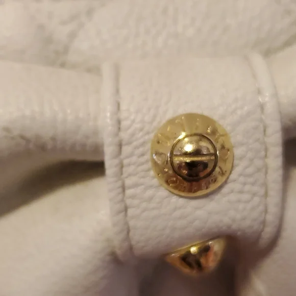 Betsey Johnson White Quilted Heart Crossbody Purse - Picture 3 of 9